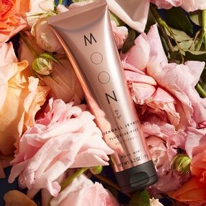 COPY - KENDALL JENNER ROSE MINT TOOTHPASTE